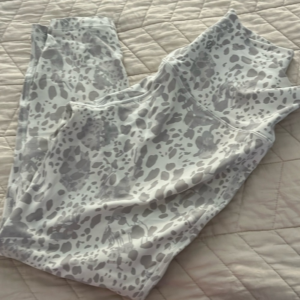 Lululemon align HR 25 inch, won once. No signs of wear.